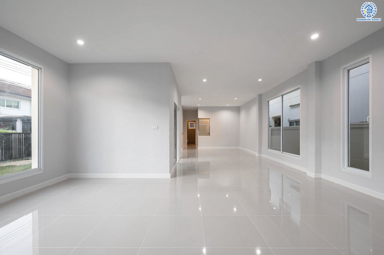 บ้านมือสองตกแต่งใหม่ โครงการ เดอะเวอรีเดียนโฮม กาญจนาภิเษก เนื้อที่กว้าง 75 ตร.ว. ฟังก์ชัน 3 ห้องนอน 4 ห้องน้ำ 1 ห้องอเนกประสงค์ 1 ห้องแม่บ้าน จอดรถได้ 2 จอด บนทำเลดี ติดถนนกาญจนาภิเษก เชื่อมต่อถนนรัตนาธิเบศร์ ถนนนครอินทร์ ถนนกาญจนาภิเษก ใกล้รถไฟฟ้าสายสีม่วง "สถานีตลาดบางใหญ่" และจุดขึ้นทางด่วน "ศรีรัช"...